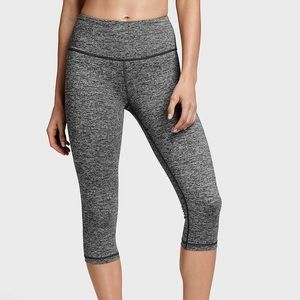 Victoria’s Secret Knockout Grey Capri Tights Small